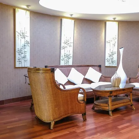 Hotel & 5*