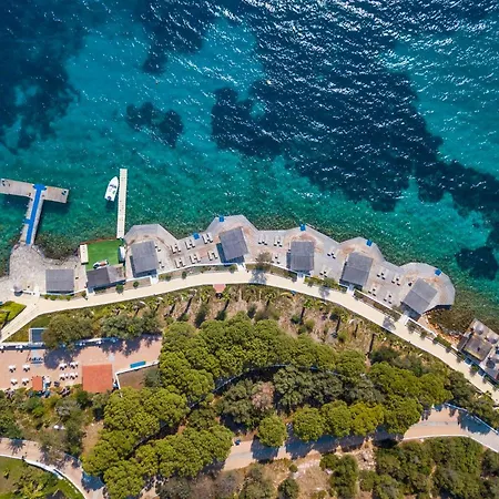 & Hotel 5*