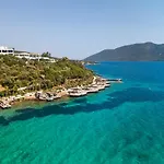 Hotel &