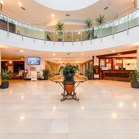 Hotel &
